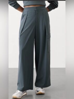 Athleta  Women’s  Pinnacle High Rise Cargo Pants Sz 6/p Grey Jl26